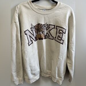 Womens Trendy Graphic Hyland Cow Crewneck Sweatshirt. Size Large